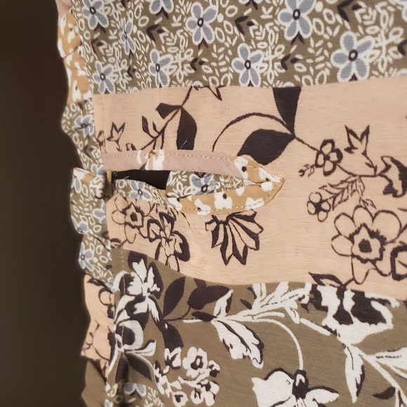 ♥️New boutique floral print ruffle cuff - Picture 16 of 16